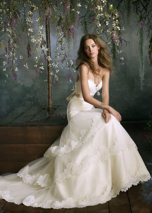 欧式修身白色性感婚纱摄影图片第2张