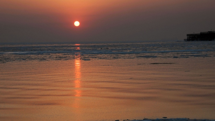 结冰的海边唯美风景图片第2张