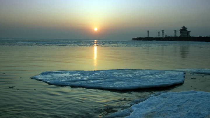 结冰的海边唯美风景图片第4张
