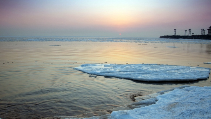 结冰的海边唯美风景图片第7张
