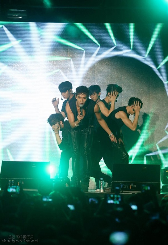 韩国帅哥图片2PM演唱会照片第1张