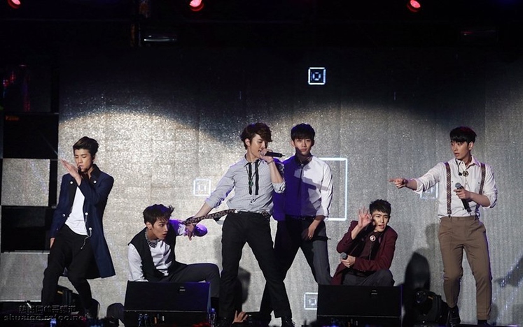 韩国帅哥图片2PM演唱会照片第6张