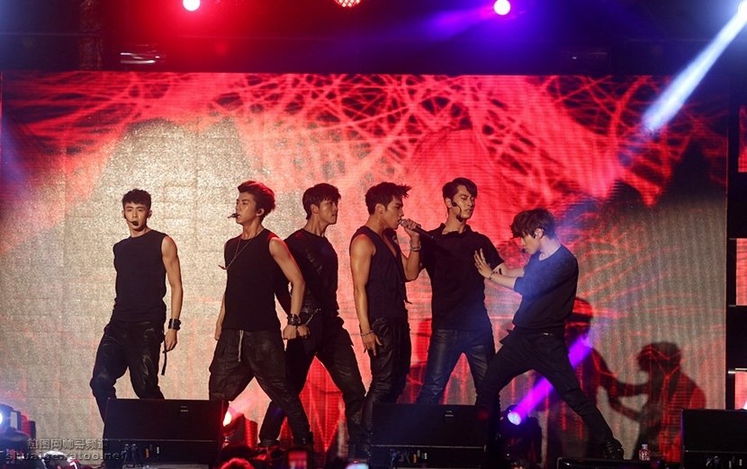 韩国帅哥图片2PM演唱会照片第9张