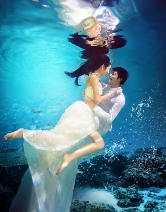 婚纱图片浪漫水下唯美写真第1张