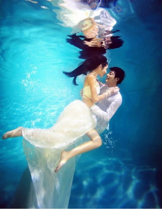 婚纱图片浪漫水下唯美写真第2张