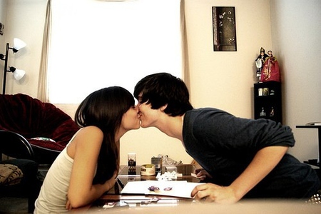 情侣图片浪漫唯美接吻瞬间第1张