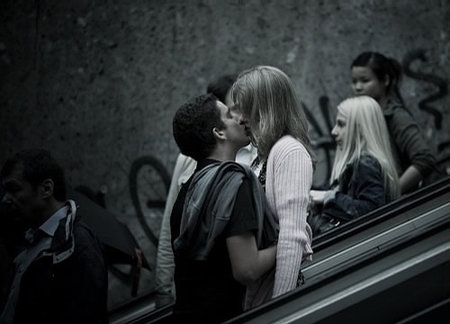 情侣图片街头亲吻浪漫组图第6张
