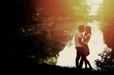 情侣图片唯美意境浪漫接吻组图第1张