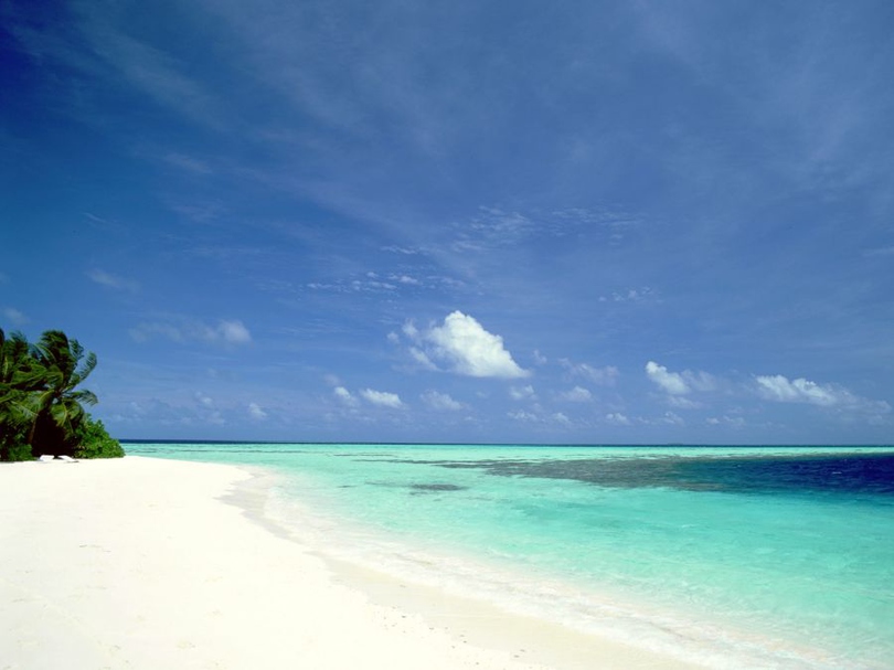 风景图片海边沙滩蓝天白云组图第5张