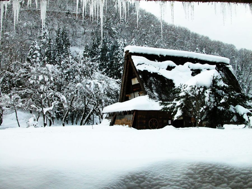 风景图片雪中小屋唯美景色第3张