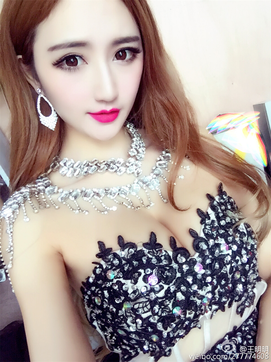 [美女自拍] 胸模冠军王明明最近微博图集 （三）第7张
