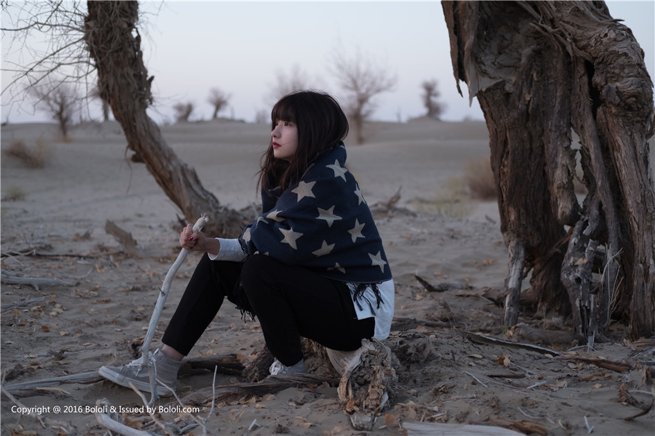 日系偶像女团KIMOE KIM014 球球穿毛衣变身小可爱 - 沙漠之旅第4张