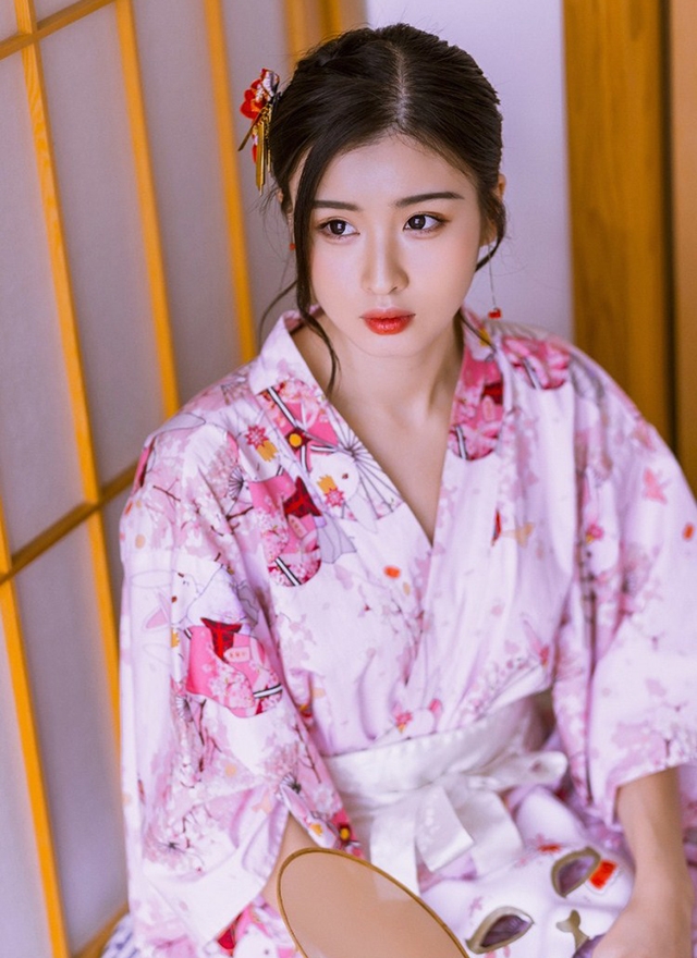 日本和服美女精致眉眼光滑牛奶肌图片第4张