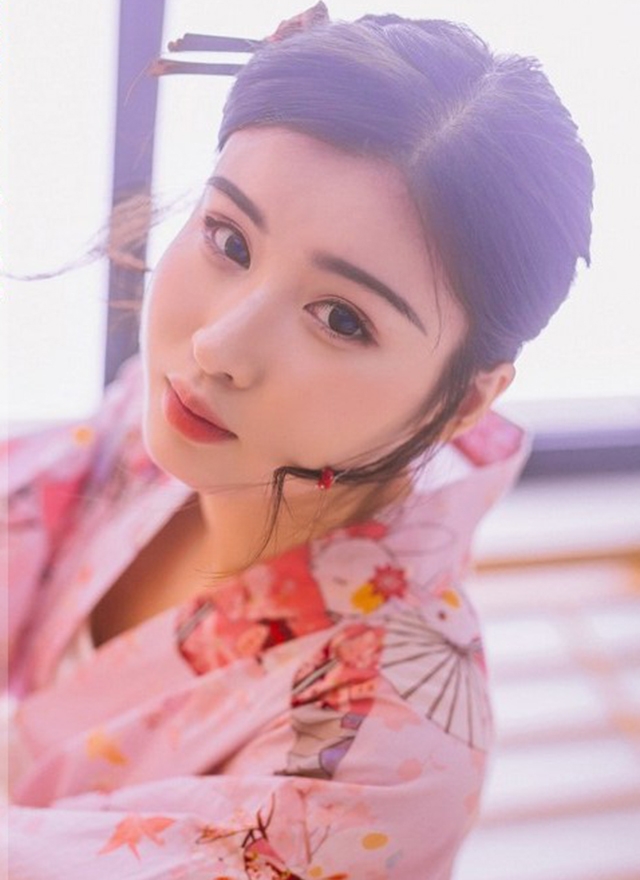 日本和服美女精致眉眼光滑牛奶肌图片第5张
