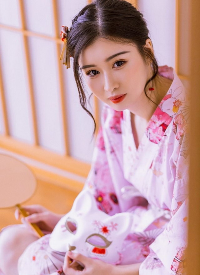 日本和服美女精致眉眼光滑牛奶肌图片第6张