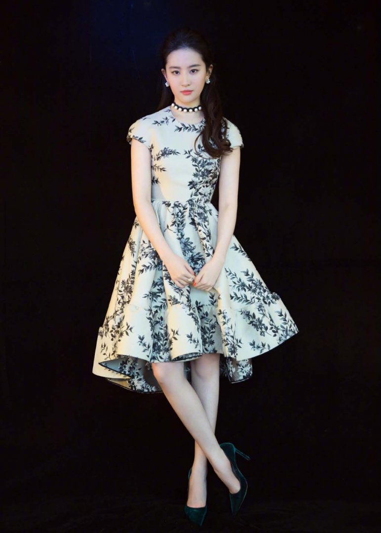 刘亦菲民族风连衣裙优雅迷人的美性感图片第1张
