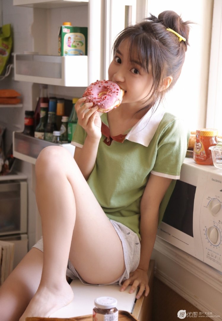 青涩迷人甜甜圈美少女居家私房写真第1张
