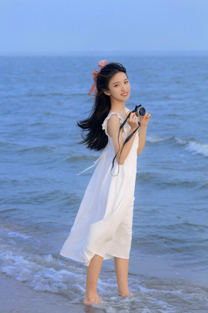 极品美女白色连衣裙海边清甜写真图片第9张