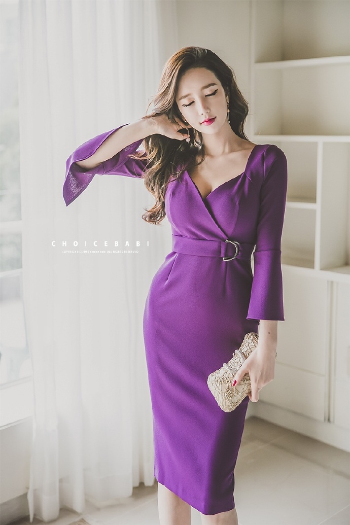 紫色连体裙美女模特酥胸大胆美女图片第5张