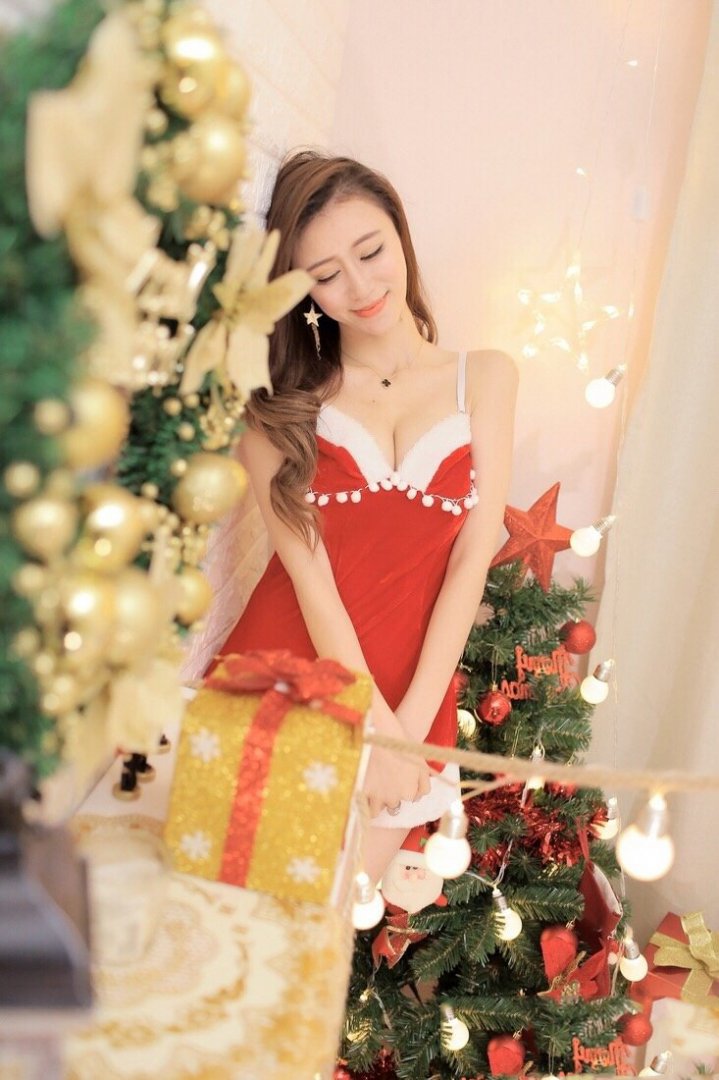 网红美女圣诞装制服迷人的美唯美写真图片第6张