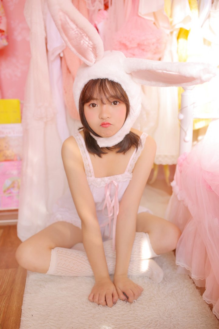 兔女郎美女模特粉嫩制服美腿美腿写真第4张