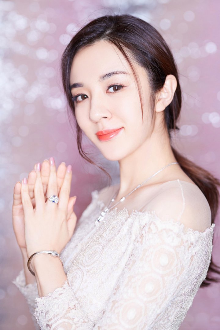 王晓晨白色蕾丝裙优雅迷人活动照图片第4张