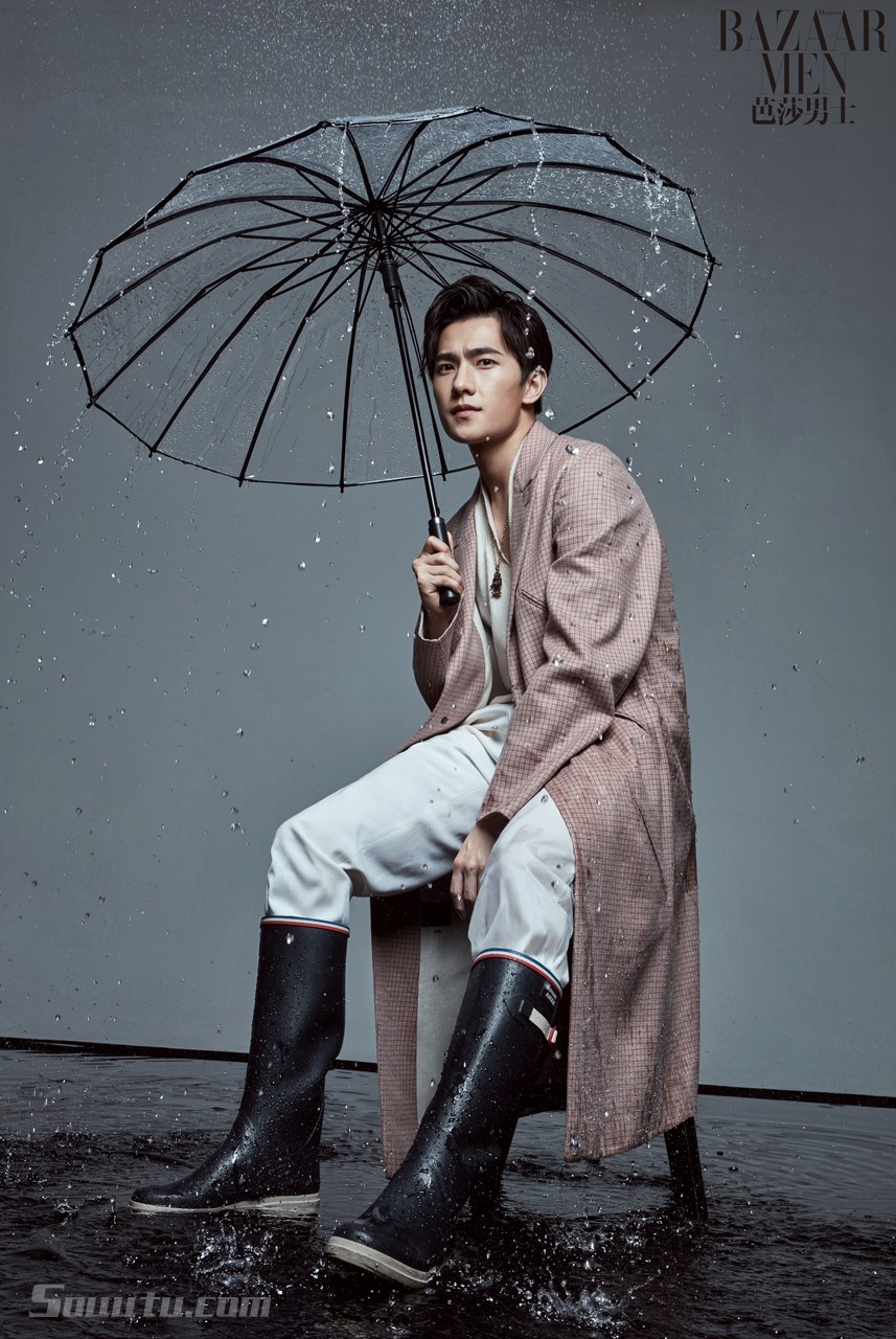 帅哥杨洋封面写真大片，手拿雨伞尽显型男魅力第4张