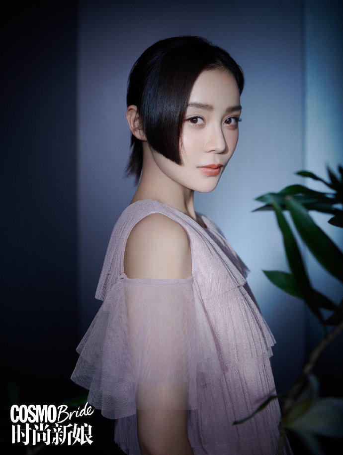 袁姗姗时尚新娘杂志写真，秀香肩，显优雅，气质出众第5张