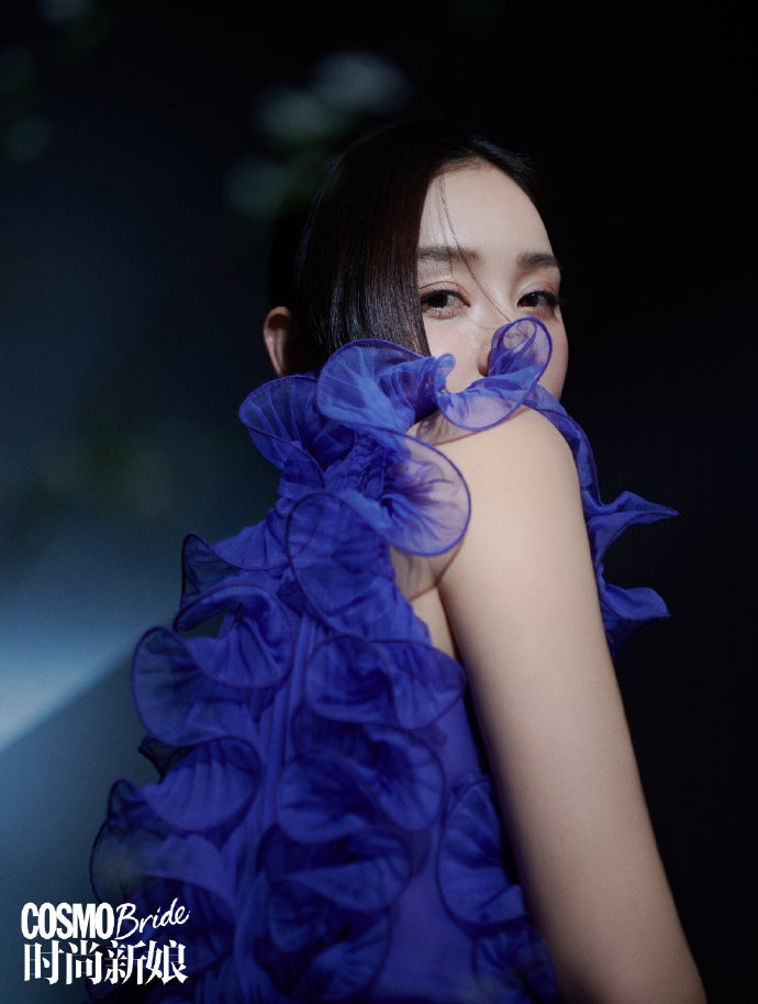 袁姗姗时尚新娘杂志写真，秀香肩，显优雅，气质出众第7张