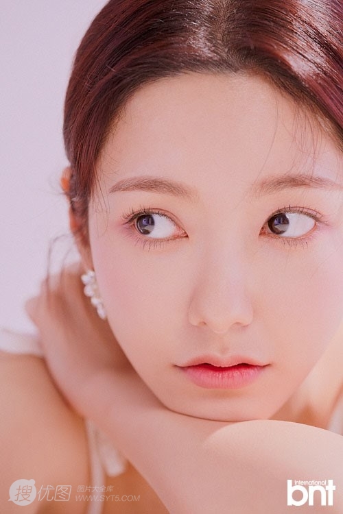 韩国女星罗惠美造型优雅，妆容精致bnt高清写真画报第1张
